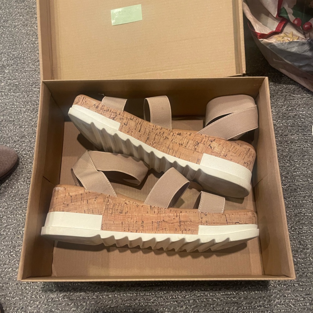 steve madden nude platform sandals